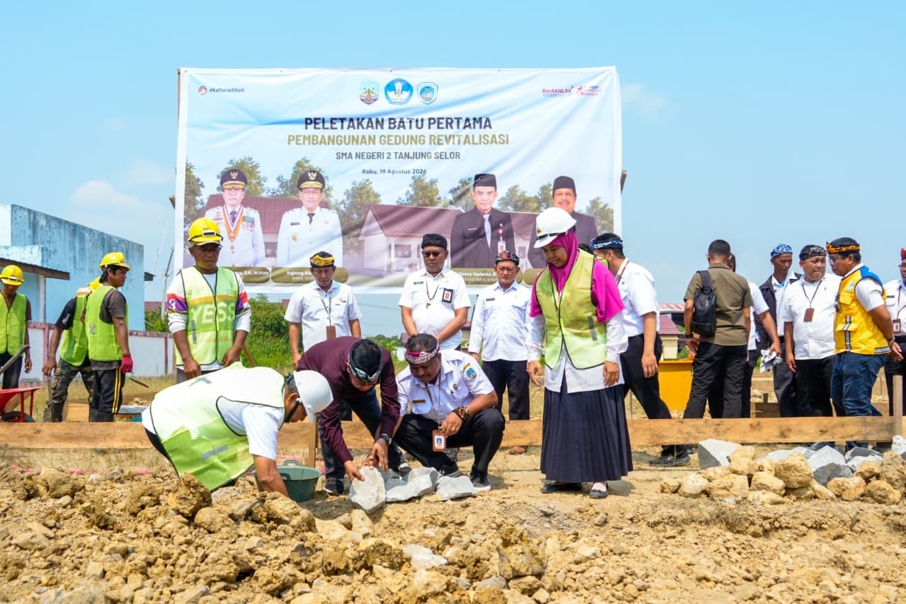 Gubernur Letakkan Batu Pertama Revitalisasi SMAN 2 Tanjung Selor 