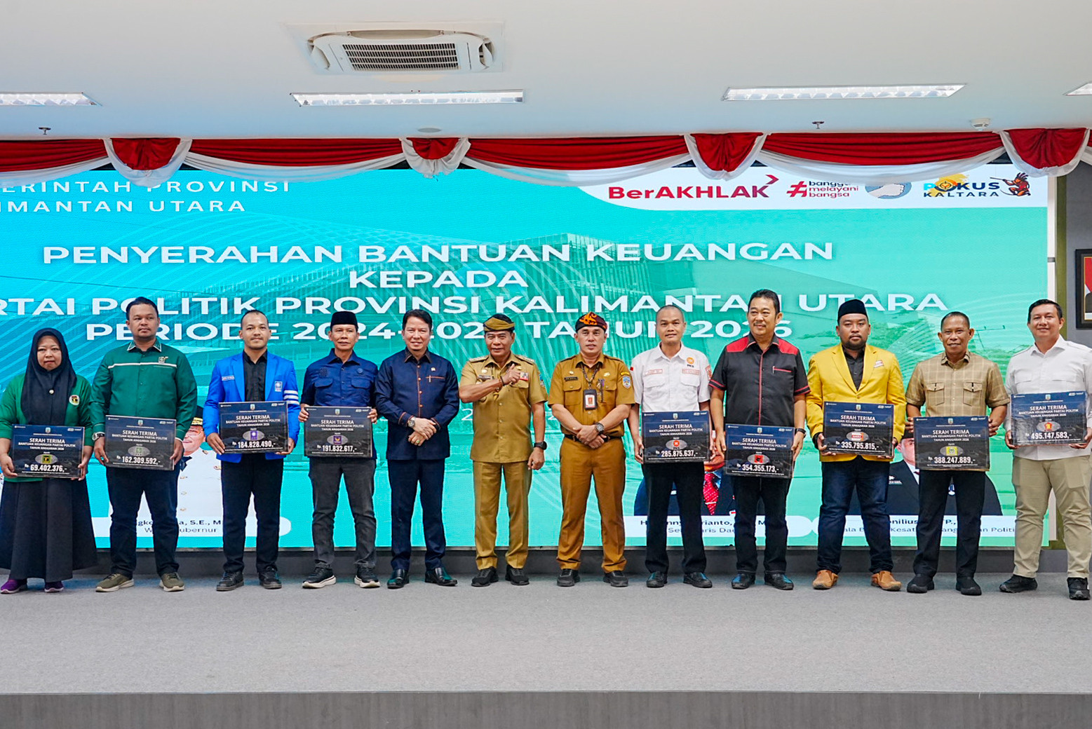 Bantuan Keuangan Parpol Diserahkan, Gubernur Ajak Bangun Demokrasi yang Lebih Berkualitas 